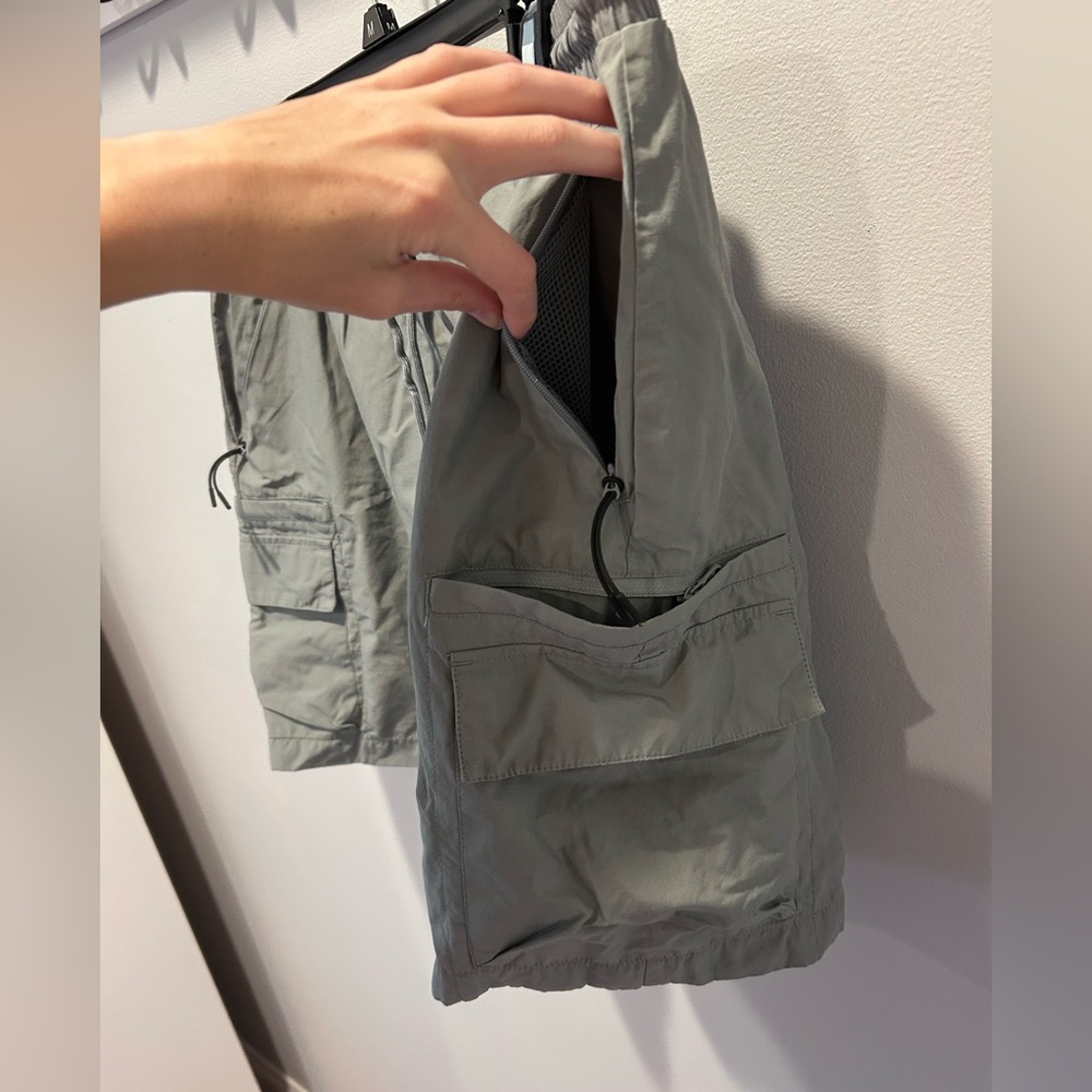 KITH Men’s Nylon Cargo Shorts Gray XL NWOT - Picture 3 of 9